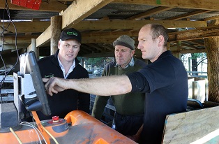 image of farmers and B+LNZ staff conducting research